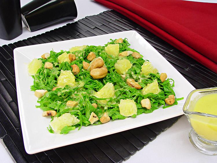 Aprenda a fazer deliciosas saladas de couve para turbinar sua saúde!