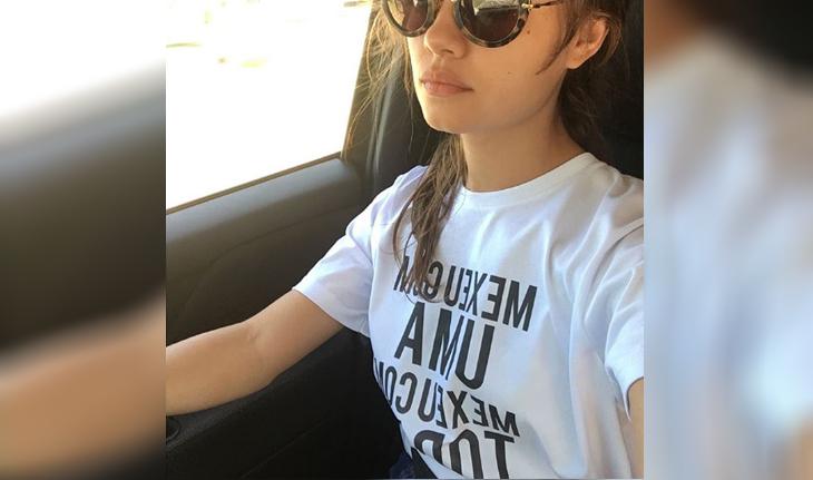 Sophie Charlotte usando a camiseta da campanha Chega de Assédio