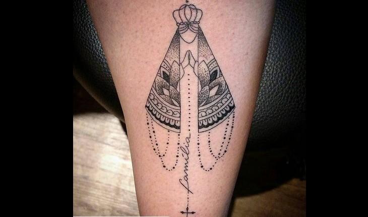 tatuagem de santa de pontilhismo