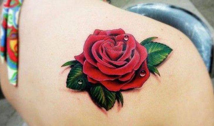 tatuagem de flor nas costas