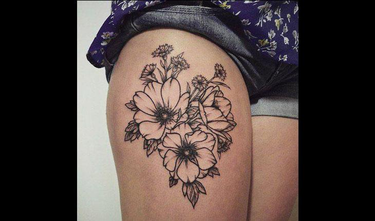tatuagem de flor na coxa