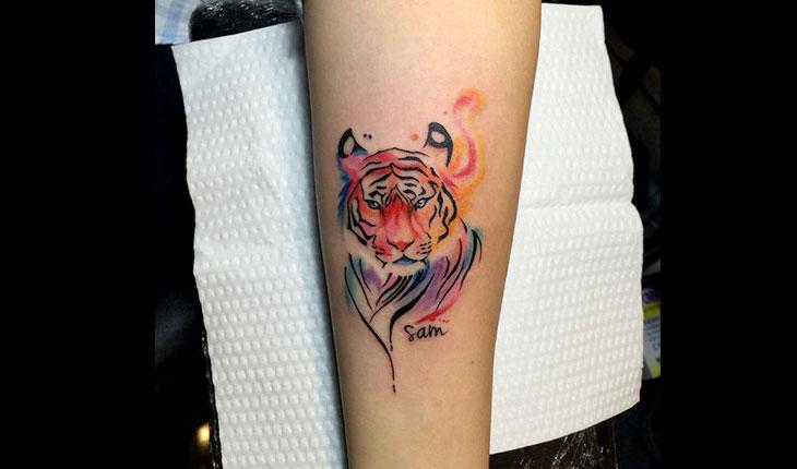 Tatuagem oriental de tigre em aquarela