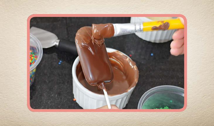 modo de preparo do pirulito de chocolate