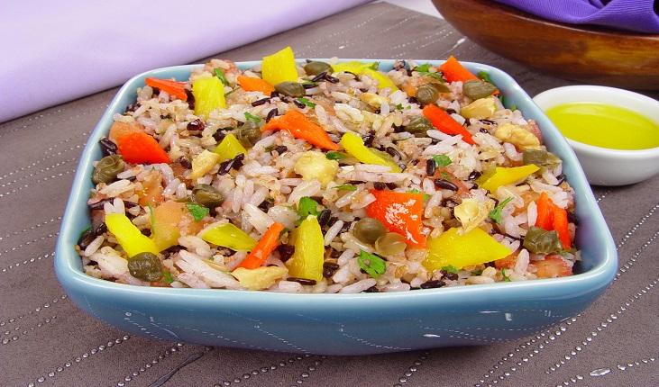 As saladas com arroz são alternativas saudáveis e saborosas para o dia a dia.