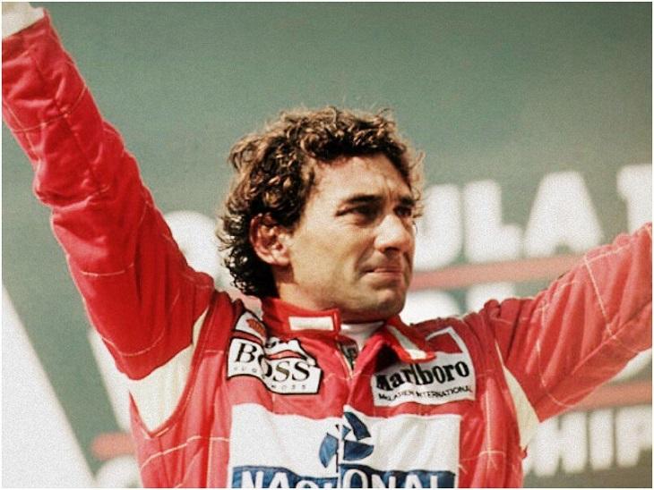 Ayrton Senna com os braços levantados