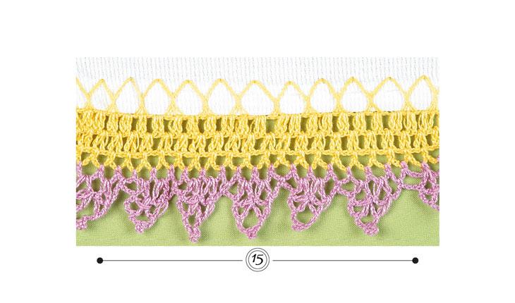 Na foto há um barradinho em crochê amarelo e lilás