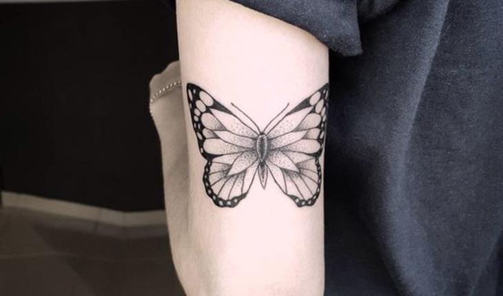 tatuagem de uma borboleta com efeitos pontilhados