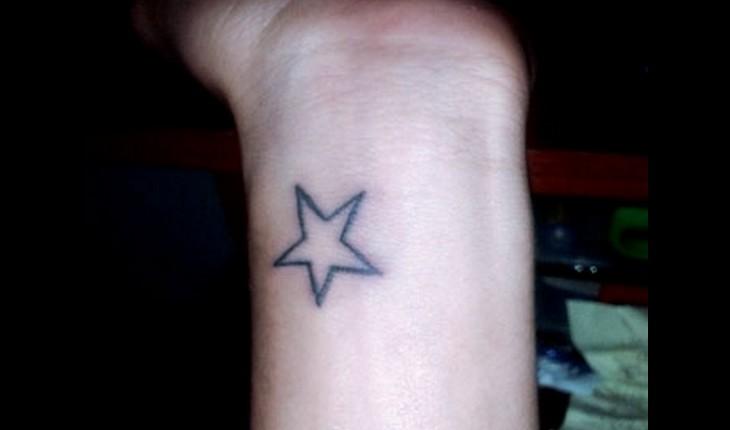 Estrela preta no braço