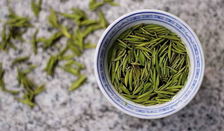 folhas de chá verde