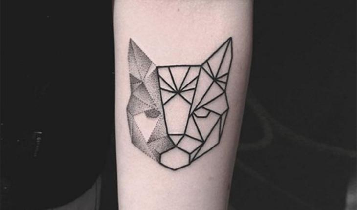 tatuagem do rosto de um gato feito em pontilhados e formas geométricas