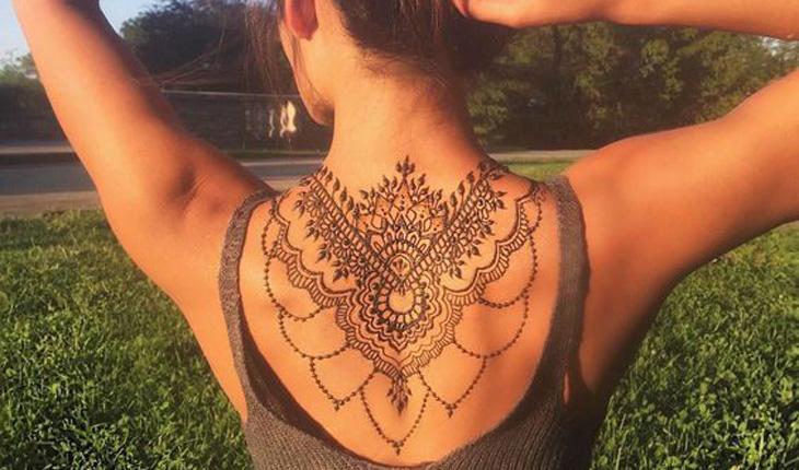 tatuagem henna estilo indiano nas costas