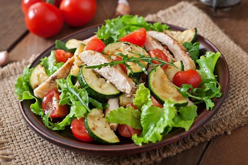 saladas proteicas com frango