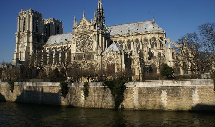 fotografia da catedral de Notre Dame, em Paris