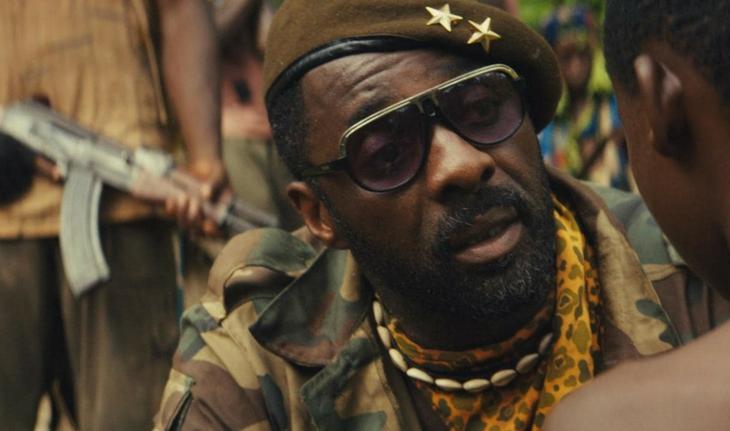 Idris Elba está impressionante no papel do Comandante