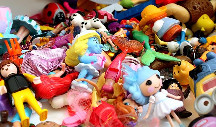 bonecos de plástico brinquedos