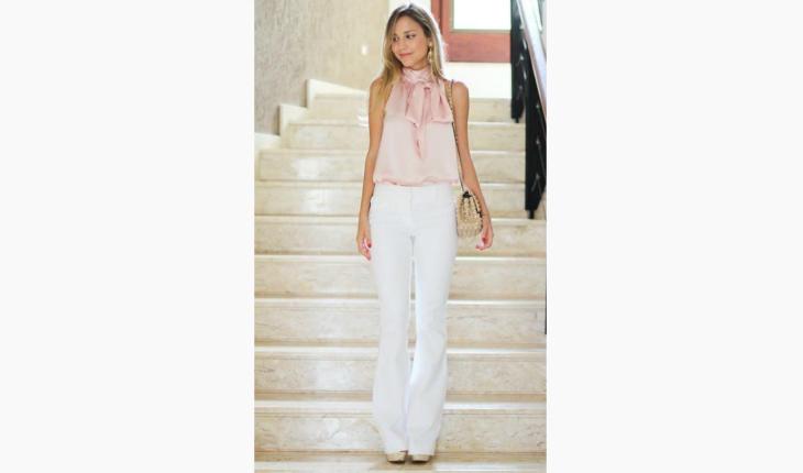estilo da blogueira Luisa Accorsi calça branca e camisa rosa pinterest