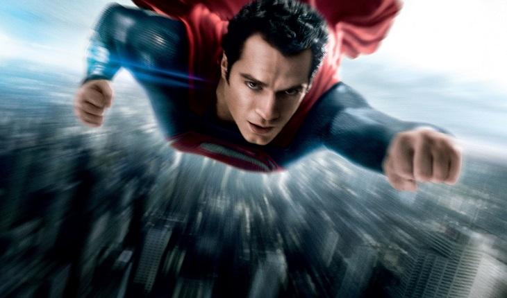 Superman voando rápido pelo céu da cidade frases de filmes de super-heróis