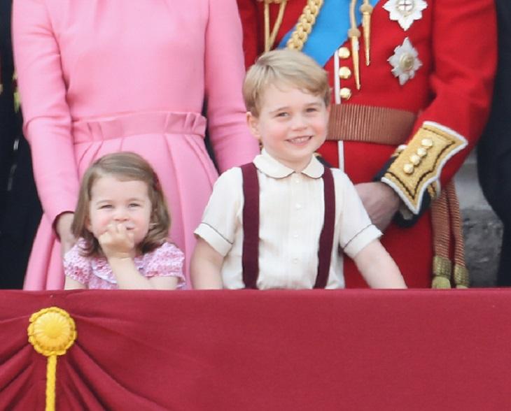 A Princesa Charlotte e o Príncipe George sendo fofos!