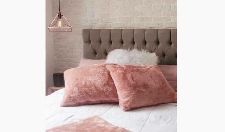 rosa e cinza na decoração cabeceira e almofada de veludo pinterest