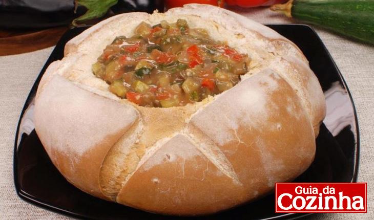 sopa de berinjela dentro do pão italiano