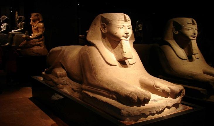 Imagem de uma esfinge, parte do acerto do Museu Egípcio de Turim, na Itália