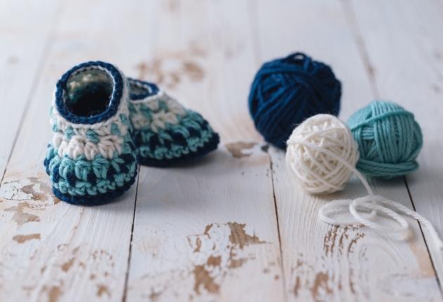 sapatinhos de crochê azuis para newborn