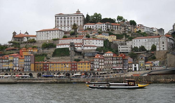 Foto de Vila Nova de Gaia, na região metropolitana da Cidade do Porto.