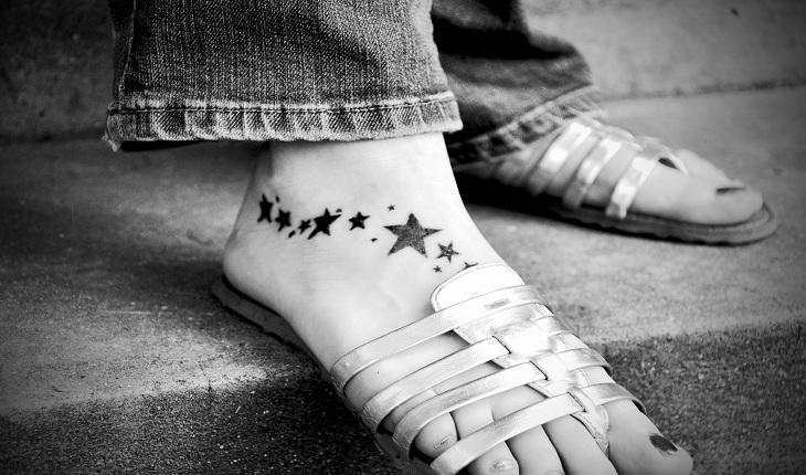 tatuagens de estrelas no pé