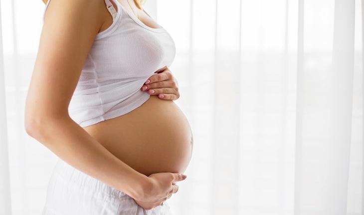 Gravidez: imagem de uma mulher grávida.