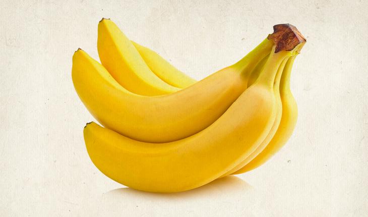 Foto de um cacho de bananas que compõe uma lista com os alimentos que dão sensação de bem-estar e tranquilidade.