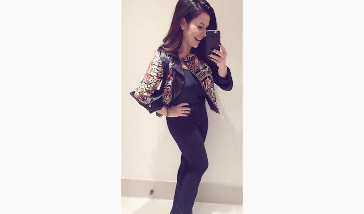 estilo de Fernanda Souza look monocromatico com jaqueta estampada instagram