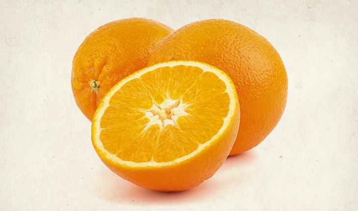Foto de laranjas que compõe uma lista com os alimentos que dão sensação de bem-estar e tranquilidade.