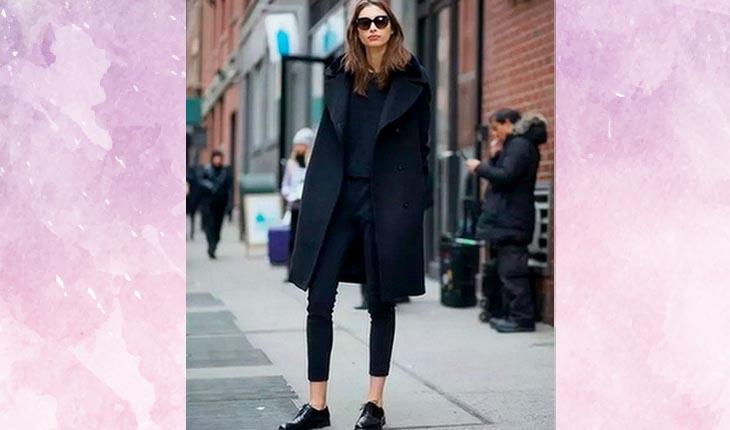 Mulher com casaco preto e sapato Oxford