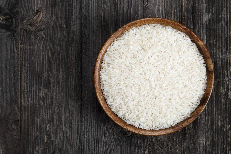 Somente o arroz integral não pode ser armazenado por muito tempo.