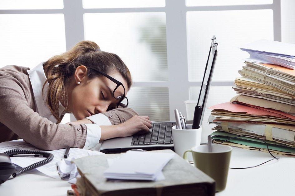 Outro sintoma causado pelo distúrbio é o cansaço excessivo pela falta de descanso. 
