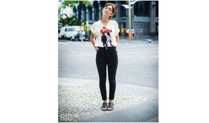 Calça jeans preta: como montar looks com ela para todos os gostos
