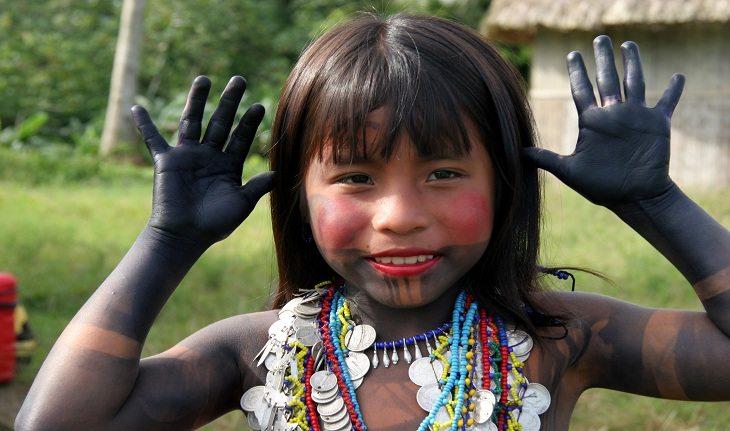 Imagem de uma garota indígena representando os nomes indígenas