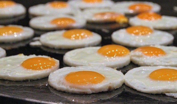 Fritando ovos
