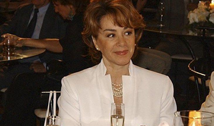 atriz Nívea Maria durante gravação da novela Celebridade