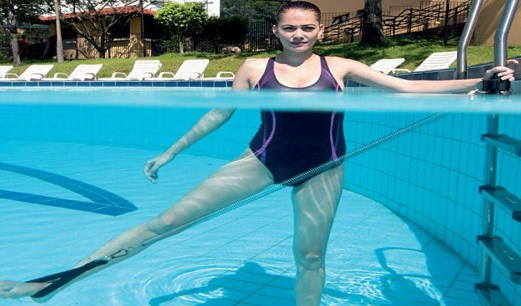 O pilates na água ajuda a emagrecer e traz uma série de benefícios à saúde!