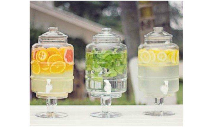 Suqueira de vidro: opções saudáveis para seus convidados