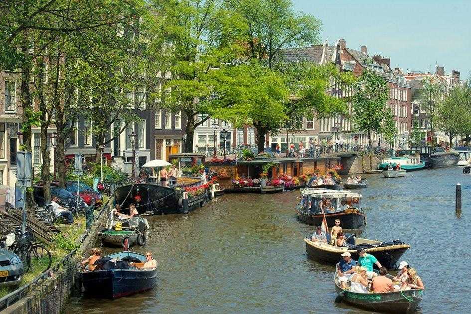 Fotografia do canal de Jordaan, em Amsterdã, Holanda.