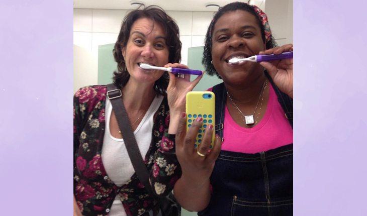 Márcia Cabrita e Cacau Protásio escovando os dentes