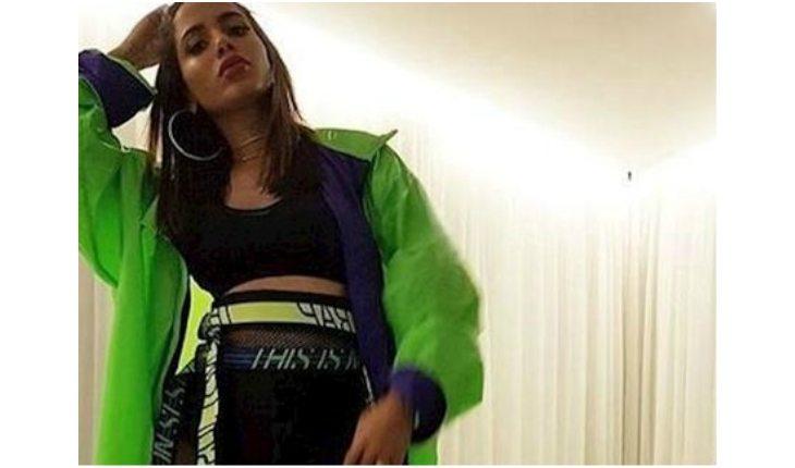 Anitta usa cinto autêntico que promete ser tendência nos looks