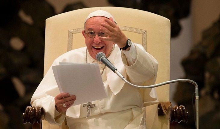 Na imagem, o papa se empolga enquanto discursa. Fotos mais engraçadas.