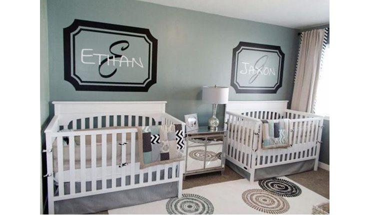 quarto de bebê para gêmeos nas cores verde-claro