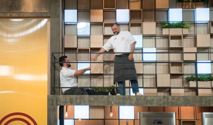 Quem ganhou o Masterchef Profissionais 2017; Na foto, o chef e competidor Francisco com Pablo