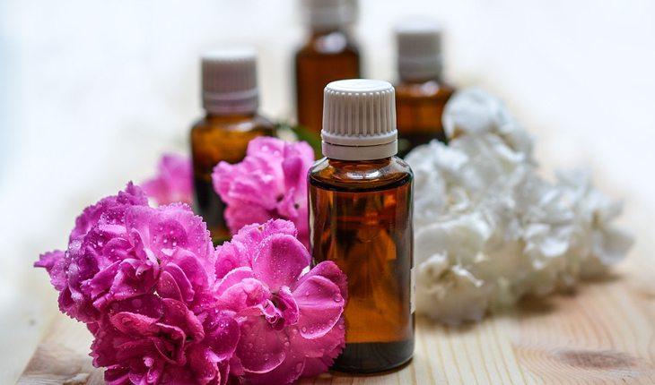 Benefícios da aromaterapia. Na foto, óleos aromáticos