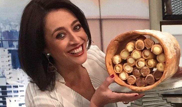 Na foto, Cátia Fonseca segurando um pote com doces