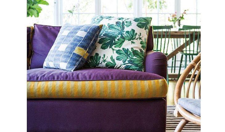 sofá na cor ultra violet